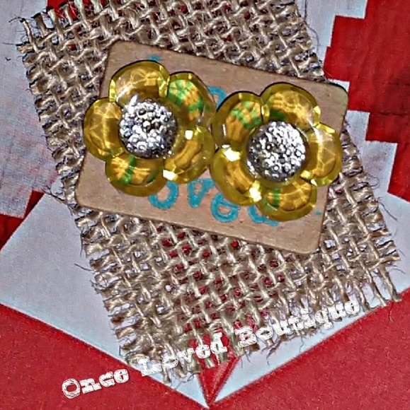 Yellow Flower Earrings - Picture 1 of 3